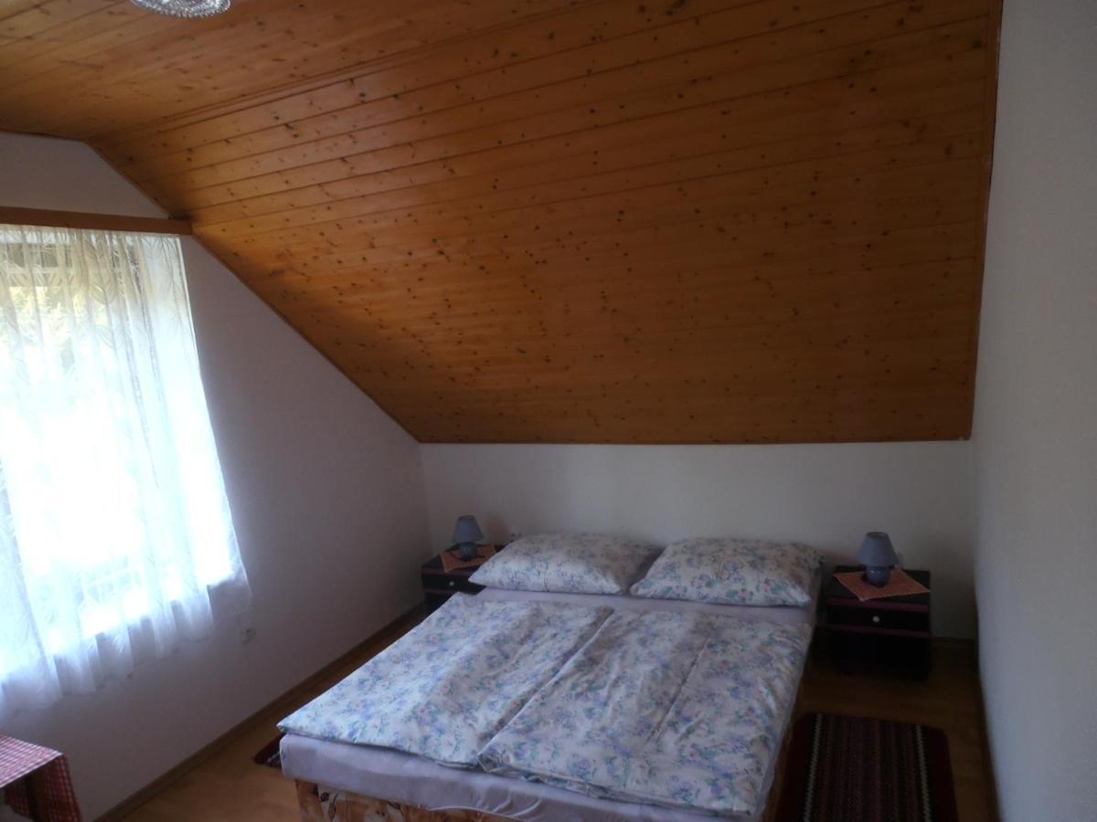 U Machova Jezera - - Ludmila Grulisova * Doksy (Liberec)